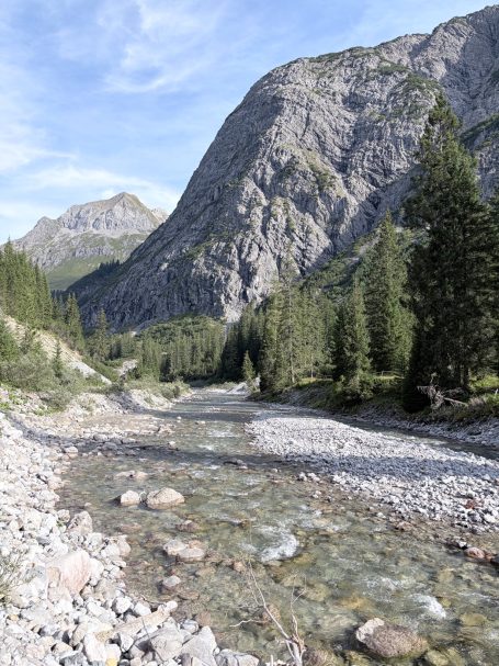 Landschaft mit Fluss